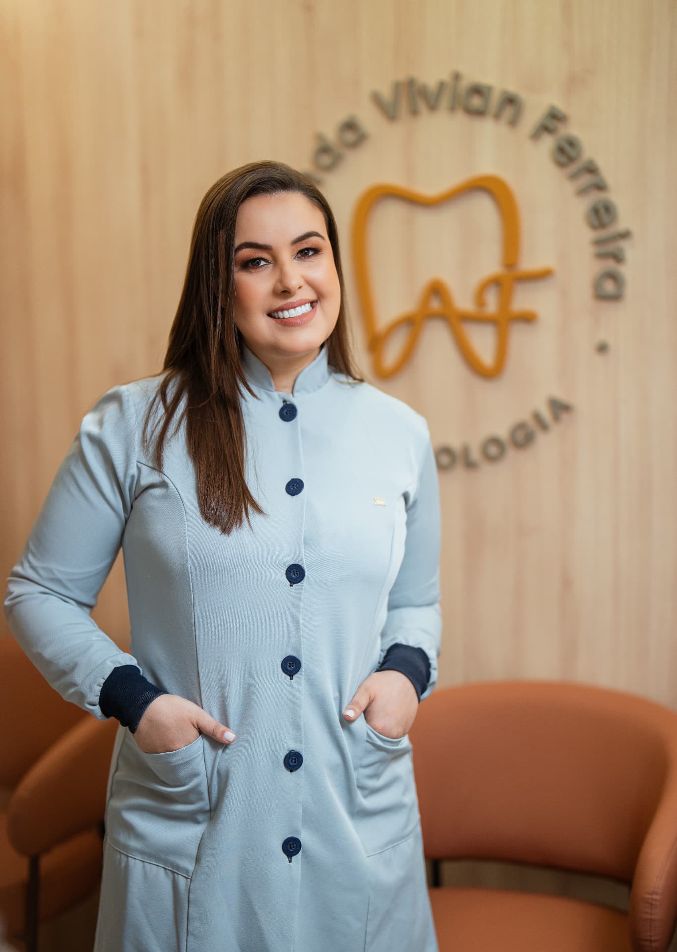 Dra. Amanda Vivian Ferreira no consultório odontológico